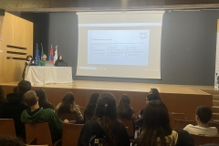 Parlamento dos Jovens: Sessão Escolar debate Literacia Financeira